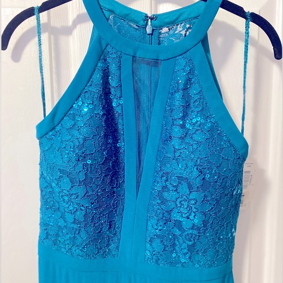 Gorgeous Teal floor length gown, beautiful embroidered detail - Picture 5 of 6